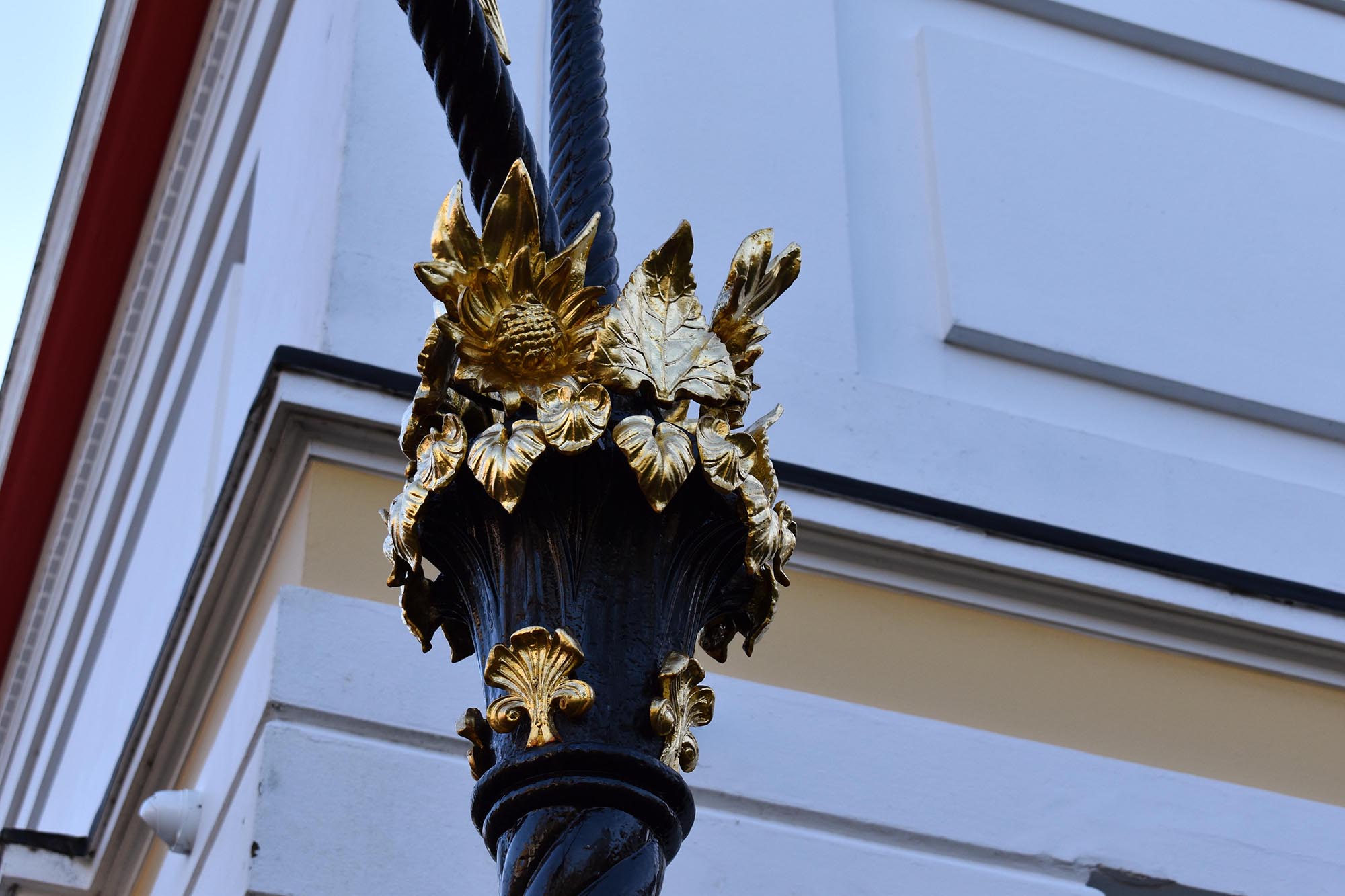 Gilded foliage on the lamp standard